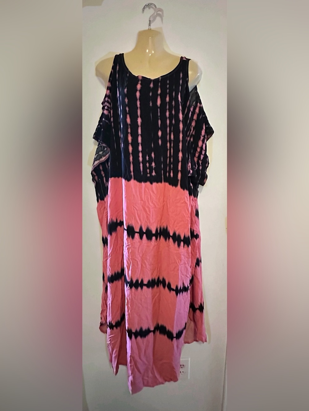 Women’s Tie-Dye Pink and Black Short Sleeve Dress